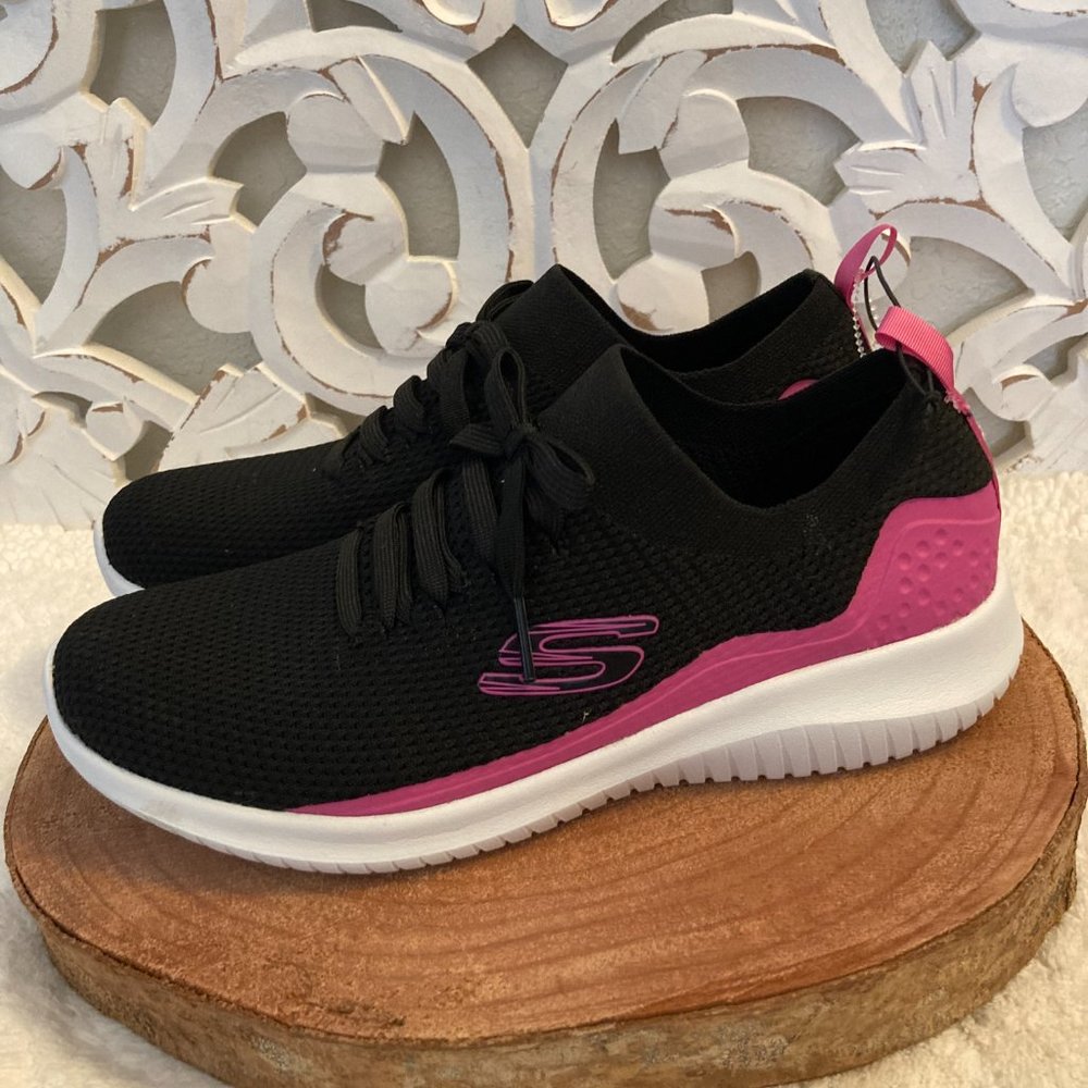 SKECHERS MEMORY FOAM SNEAKER
